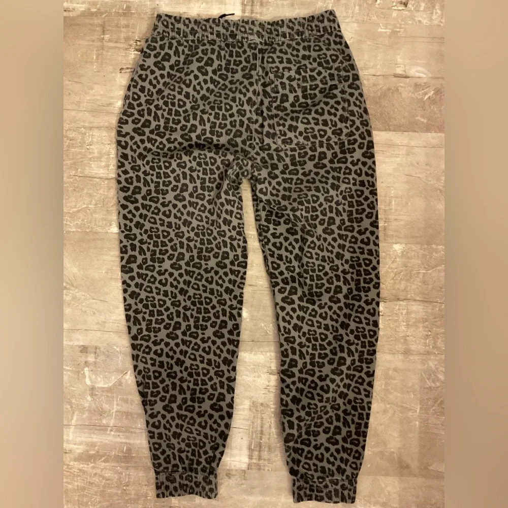 Celebrity Pink Gray Cheetah Print Jean Joggers - Picture 4 of 7